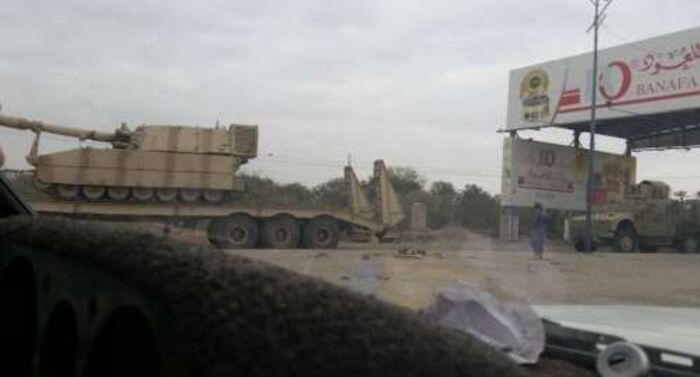 اسرار| عدن.. قوة عسكرية كبيرة تدخل المدينة وإنفجار يستهدف موكب قائد عسكري