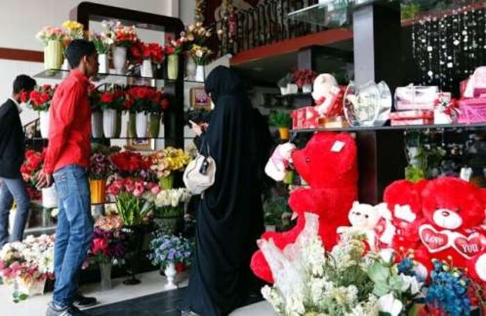 في عيد الحب .. الحوثي يطارد الأحمر في صنعاء