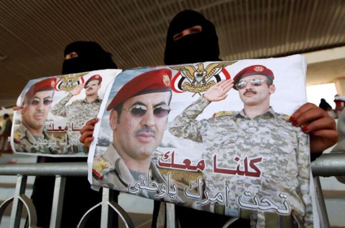 اسرار| إعلاميون ونشطاء في تظاهرة إلكترونية مدوية: #كلنا_السفير_احمد_علي يشعل مواقع التواصل الاجتماعي