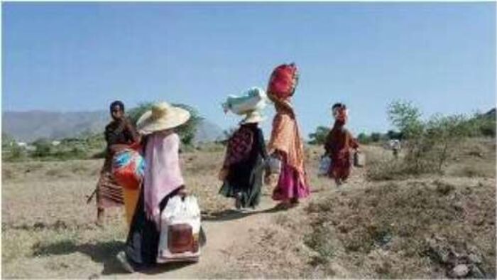 اسرار| مليشيا الحوثي تهجر المواطنين قسراً من مناطق شمال مدينة تعز