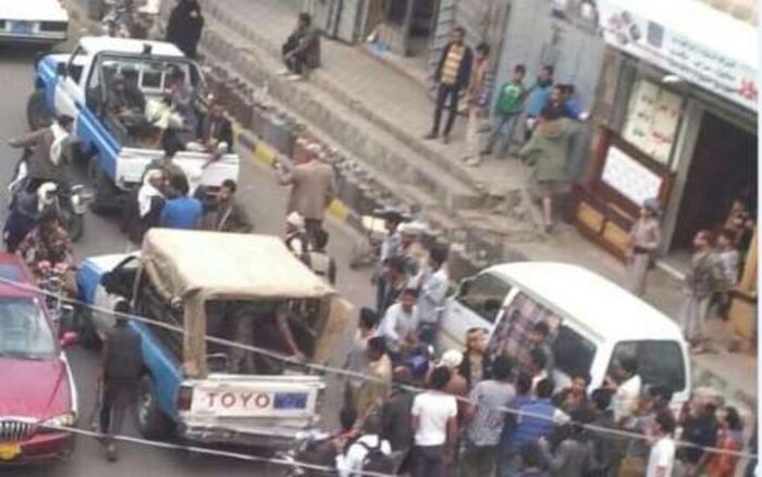 اسرار| احتقان شعبي غاضب حول ازمن الغاز وميليشيات الحوثي تستخدم “مسيلات الدموع” لمواجهة غضب المواطنين أمام محطات الوقود بصنعاء