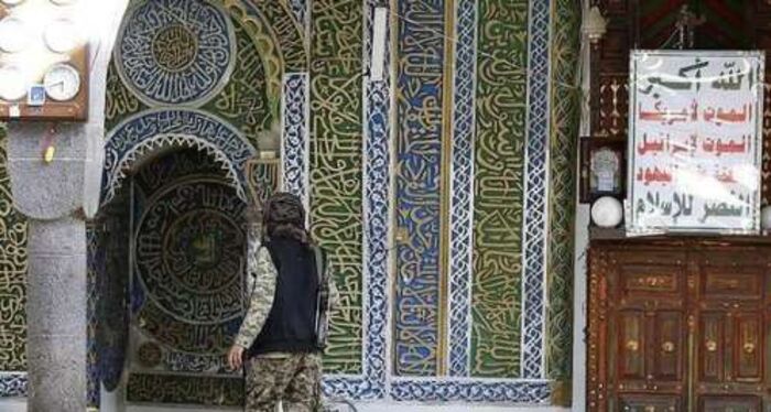 اسرار| في سابقة خطيرة مساندة لنزعة التكفير والتطرف.. خطيب حوثي يكفر من يطالب بالراتب ومن لايدعو للجهاد