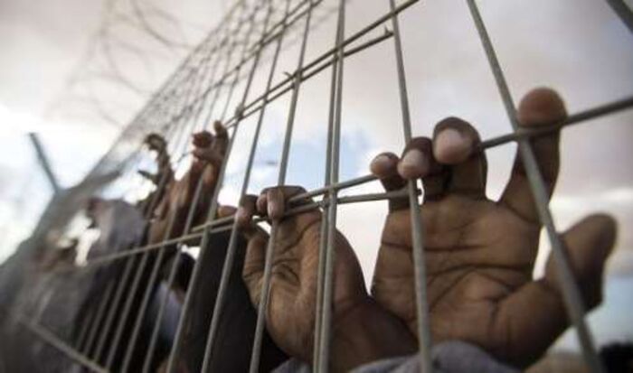 اسرار: الحوثيون يستحدثون سجوناً سرية للتعذيب.. ومعتقلون في المزادات