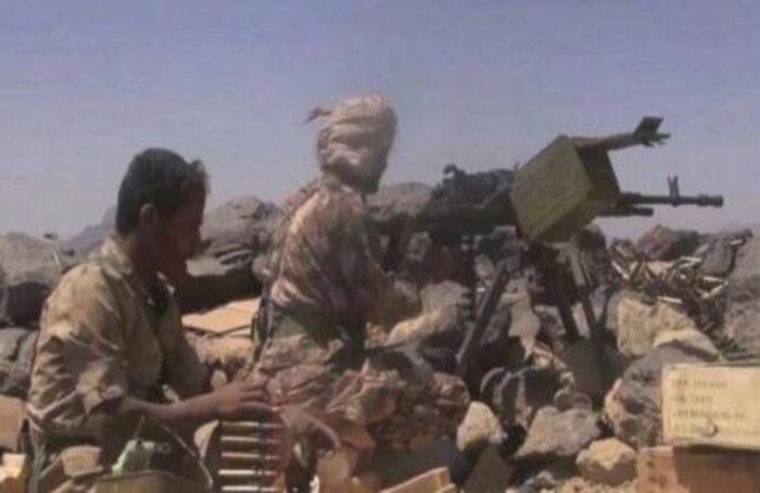 اسرار| مجموعة حوثية تنشق مع قائدها في البيضاء والمليشيات تقصف القرى بالصواريخ والدبابات