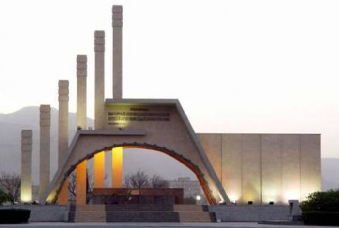 اسرار وخفايا اختيار الحوثيون دفن الصماد بجوار الأعمدة الستة...؟ (تفاصيل)