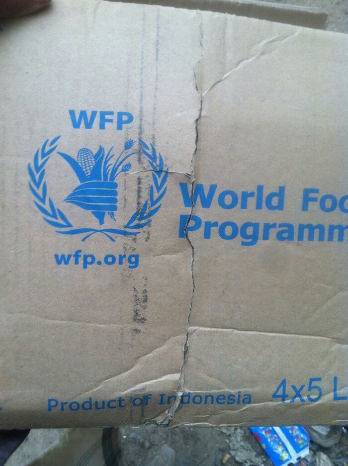 اسرار| بالصور| مليشيا الحوثي تبيع المساعدات الانسانية الدولية للشعب اليمني في السوق السوداء