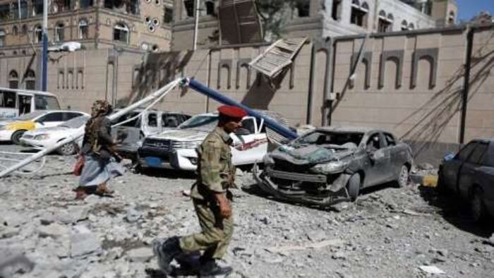 مصادر طبية : وجود قيادات حوثية في العناية المركزة بعد اصابتها في قصف الرئاسة