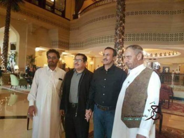 السفير احمد علي يطمأن على صحة فائقة السيد ويلتقي جمعان ودهشوش ويشيد بمواقفهم البطولية