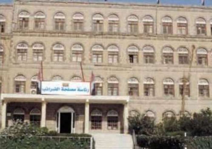 اسرار| إنتشار مقاطع وصور لفضائح جنسية لقيادات حوثية في مصلحة الضرائب