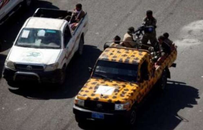 في صنعاء .. مليشيا الحوثي تطارد أناشيد حراس الجمهورية في مقاهي الانترنت