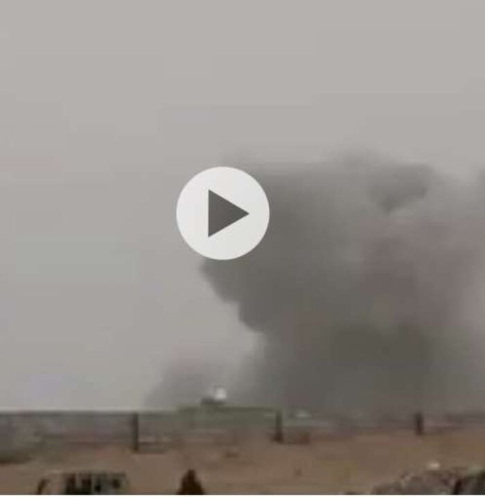 اسرار| شاهد بالفيديو..لم يُعرض من قبل..معارك عنيفة جداً و إزالة لحواجز المليشيا في محيط مطار الحديدة