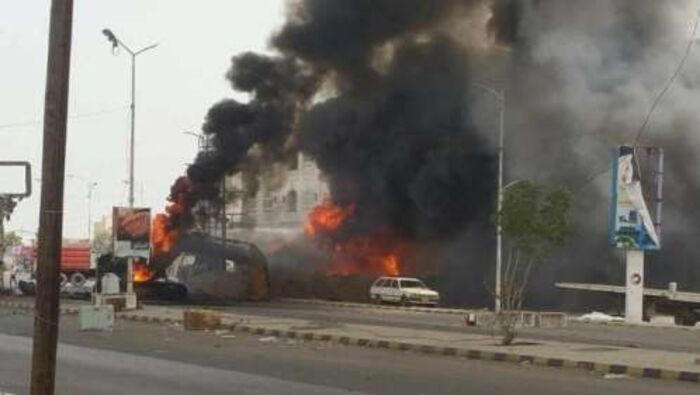 القوات المشتركة تقترب من شارع صنعاء والتحالف يدمر بوكلين قرب جولة يمن موبايل بمدينة الحديدة