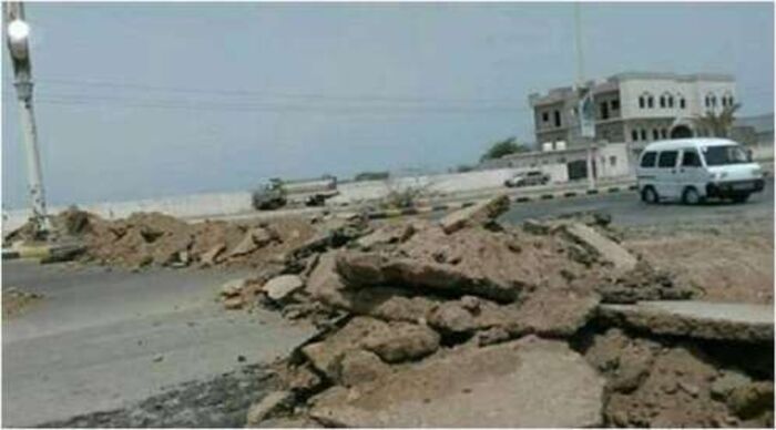 تخريب متعمد للمليشيات .. الحوثيون يدمرون شبكة المياه في الحديدة