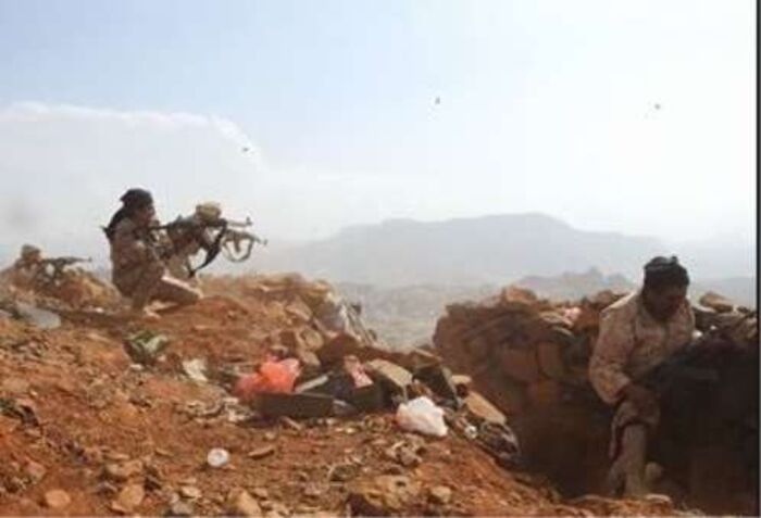 الجيش اليمني يتقدم في معاقل الحوثي ويقطع طريق مران الملاحيظ