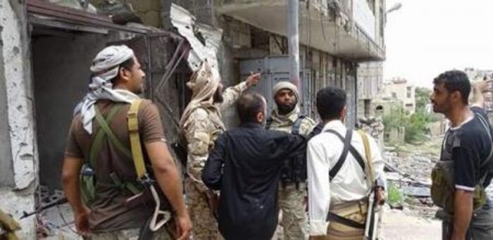 الاهالي يشكون .. الإصلاح يستغل الحرب ويحتل منازل نازحين بتعز ‏ويبتز مالكيها بحجة حمايتها