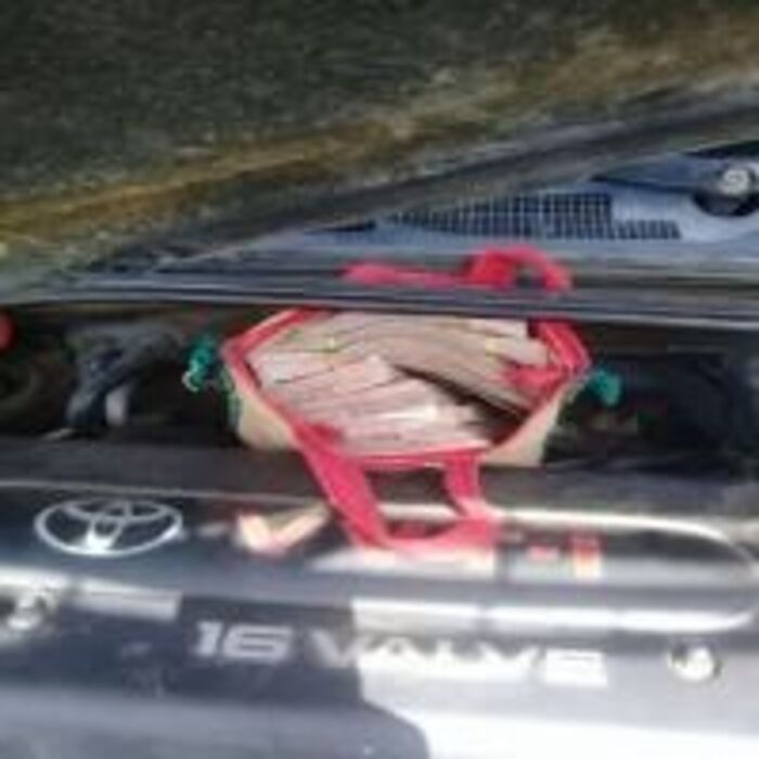 اسرار| السلطات السعودية تقبض على مغترب يمني برفقة زوجته وأولاده، وتصادر نصف مليون ريال سعودي كانت معه.. والسبب! (صور)