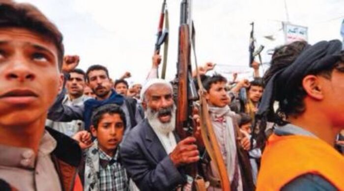 المليشيات الحوثية تجبر هذه الفئات على القتال في صفوفها بالقوة وتتخذ إجراءات خطيرة ضد عناصرها في الجبهات..! (تفاصيل شاملة)