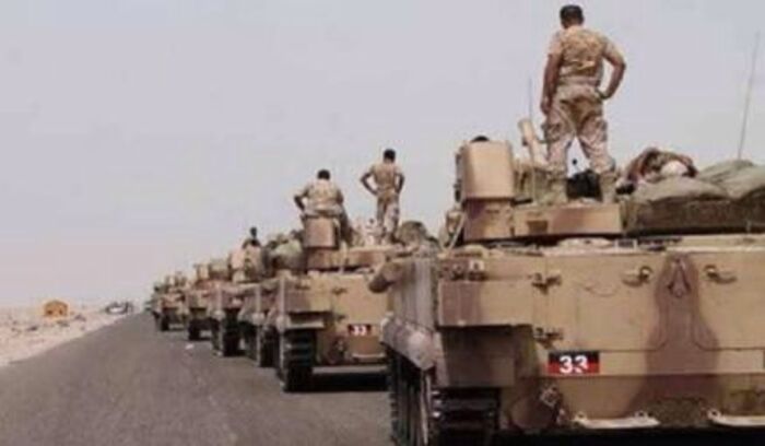 بالاسم والصورتين.. وهو يحمل الرتب واخرى يرتدي البرقع.. . هذا هو القيادي الحوثي برتبة عقيد الذي اسر .!.. حراس الجمهورية يأسرون حوثيين بملابس نسائية.. والقوات المشتركة تؤمن هذه المناطق في الحديدة (تفاصيل)