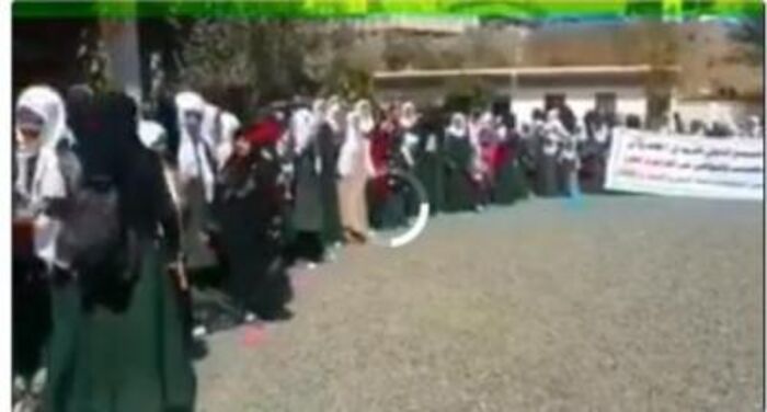 اسرار| شاهد ماذا حدث؟!.. بالفيديو.. قيادي حوثي يهدد الطالبات بسحب ملفاتهم إذا لم يرددن الصرخة.. فكانت المفاجأة التي صعقته!