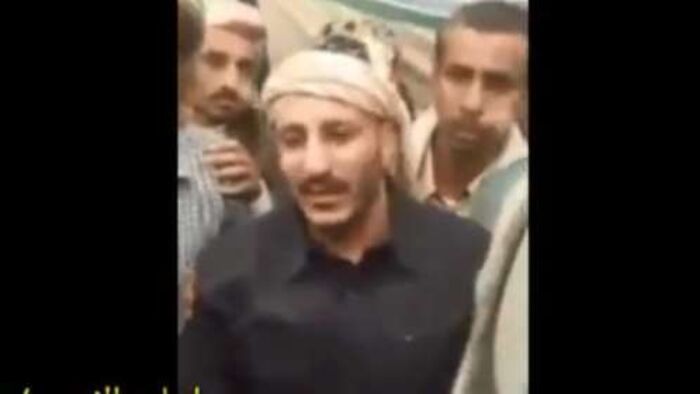 اسرار| محاطاً برجال القبائل .. شاهد بالفيديو .. ظهور علني للعميد طارق صالح في شبوة وهذا ما قاله..!؟