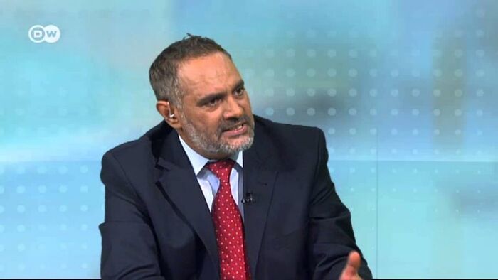 اسرار| المقالح يهاجم تجنيد النساء من قبل الحوثيين ويصفهم بالجبناء