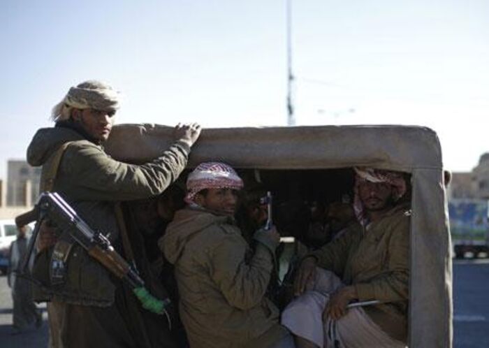 اسرار| بعد نهب الإيرادات .. الحوثيون ينهبون مخازن المؤسسة الاقتصادية بصنعاء بشكل كلي